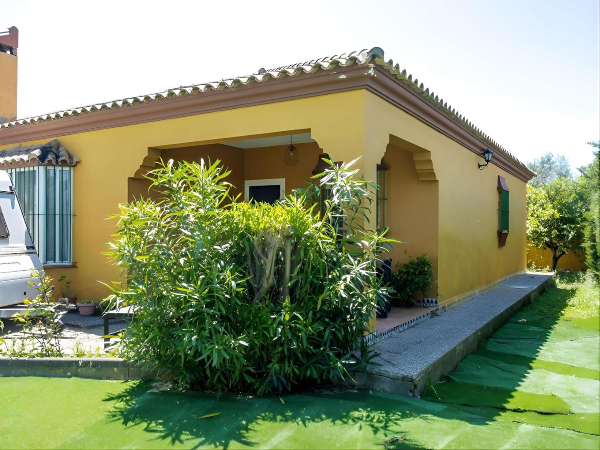 Chalet con jardín, barbacoa y piscina privada photo 1