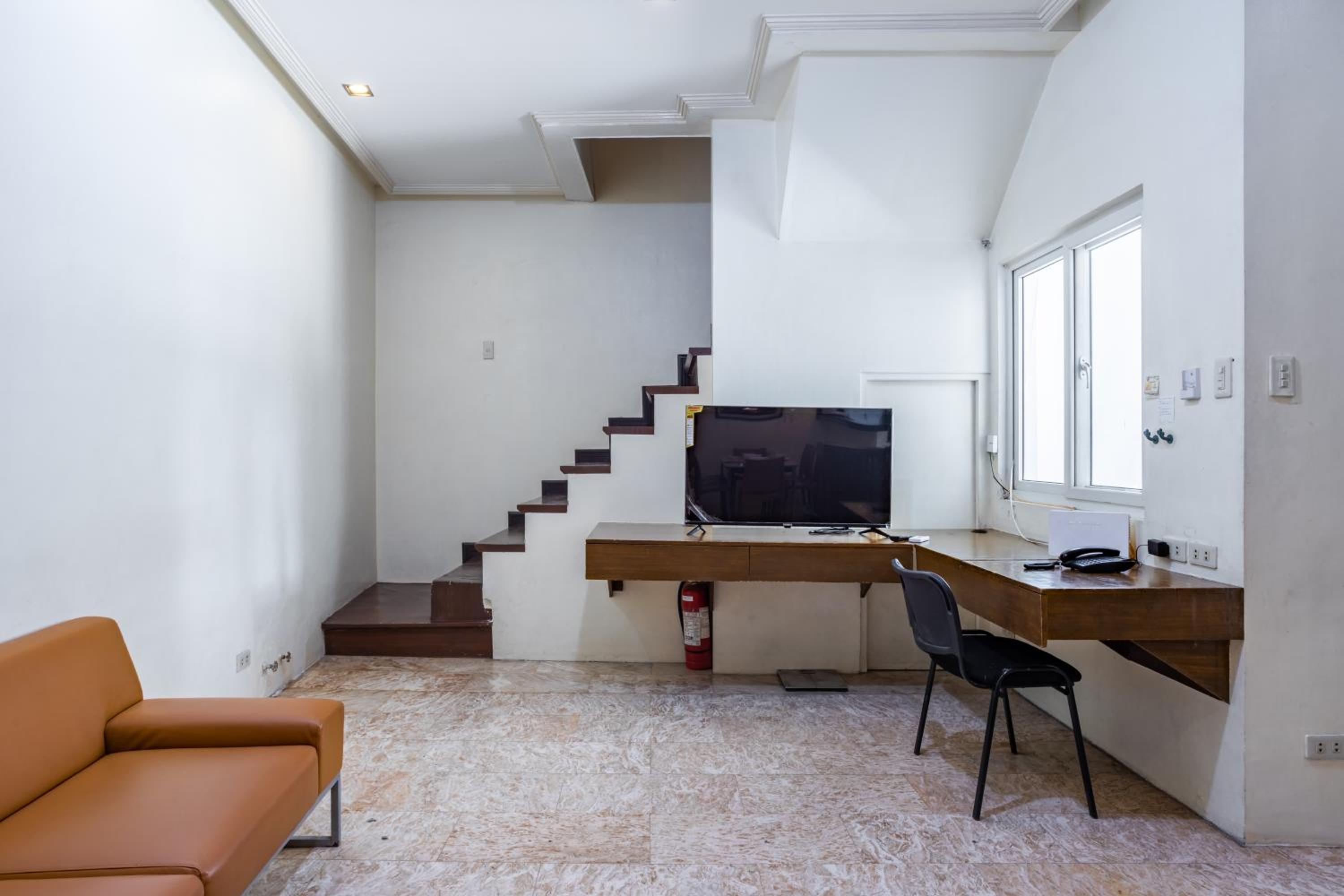 Home Near Airport & MOA for Big Family Groups view 4