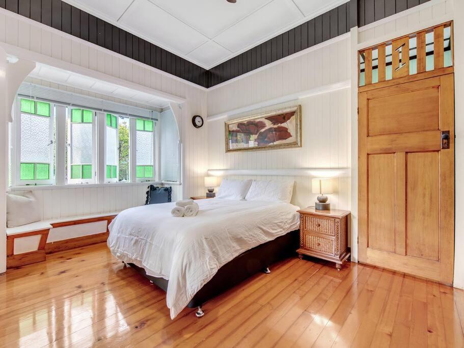 Historic Character-filled Jade Cottage