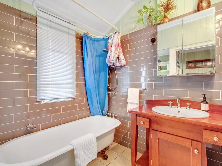 Historic Character-filled Jade Cottage