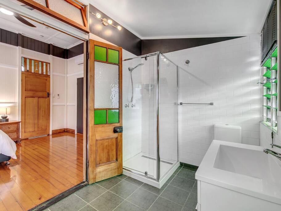 Historic Character-filled Jade Cottage