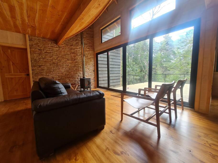 Mágica Casa Enclavada en el Corazón del Bosque