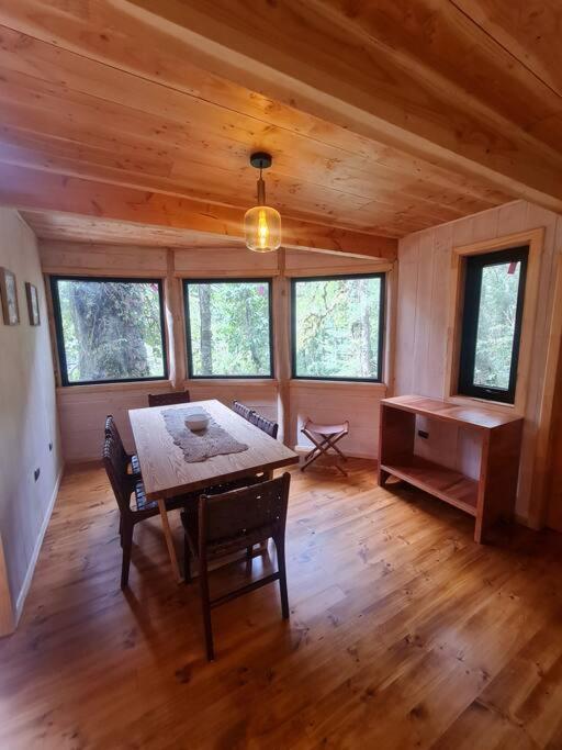 Mágica Casa Enclavada en el Corazón del Bosque