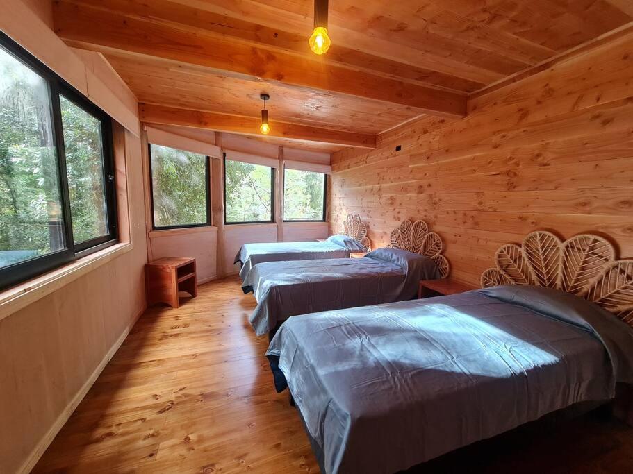 Mágica Casa Enclavada en el Corazón del Bosque