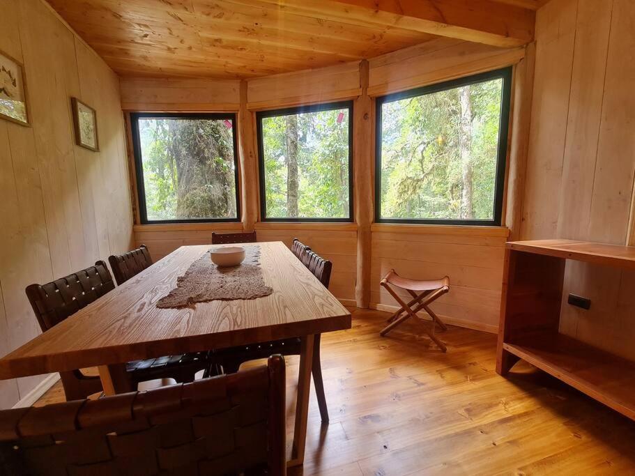 Mágica Casa Enclavada en el Corazón del Bosque