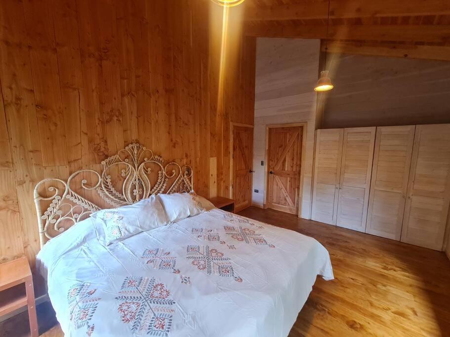 Mágica Casa Enclavada en el Corazón del Bosque