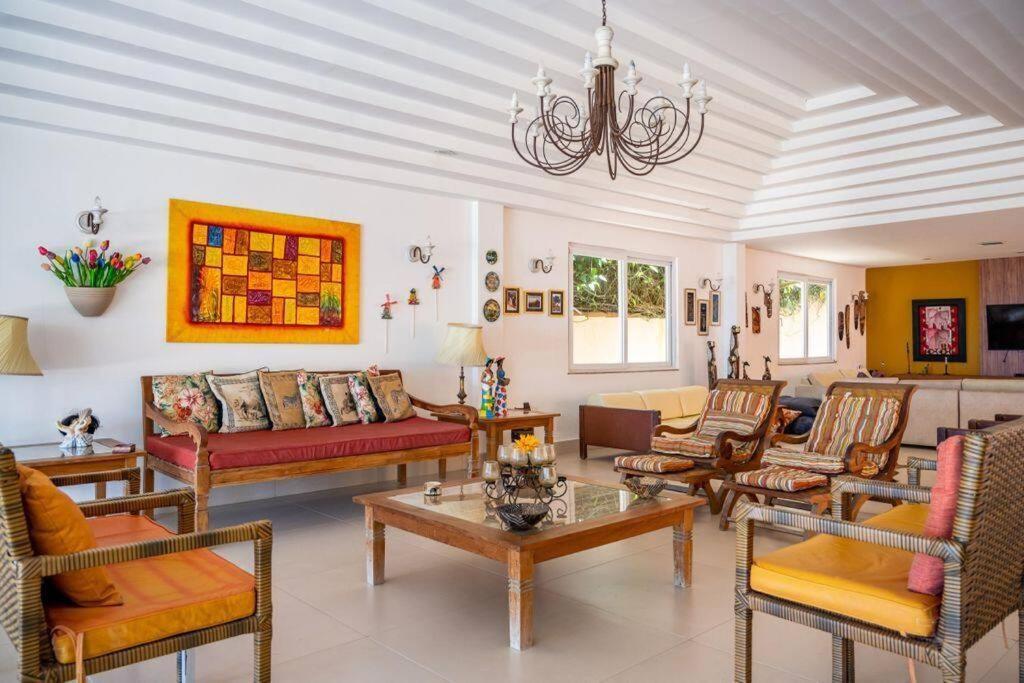 Mansão Pé na Areia da Praia de Geribá com Seis Suítes Por Luxury Rentals