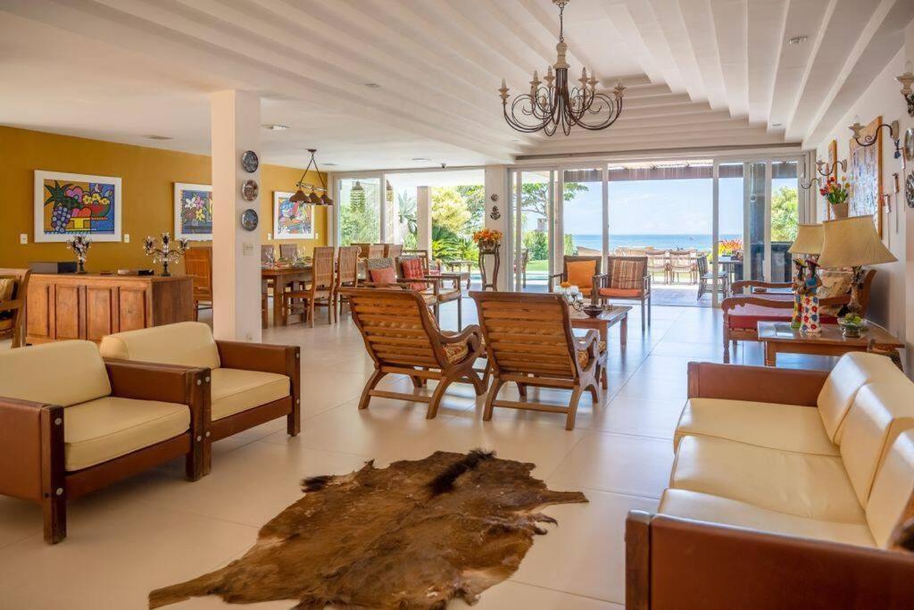 Mansão Pé na Areia da Praia de Geribá com Seis Suítes Por Luxury Rentals
