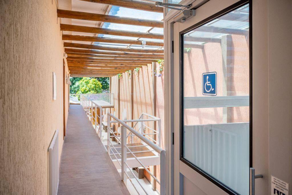 Mansão Pé na Areia da Praia de Geribá com Seis Suítes Por Luxury Rentals
