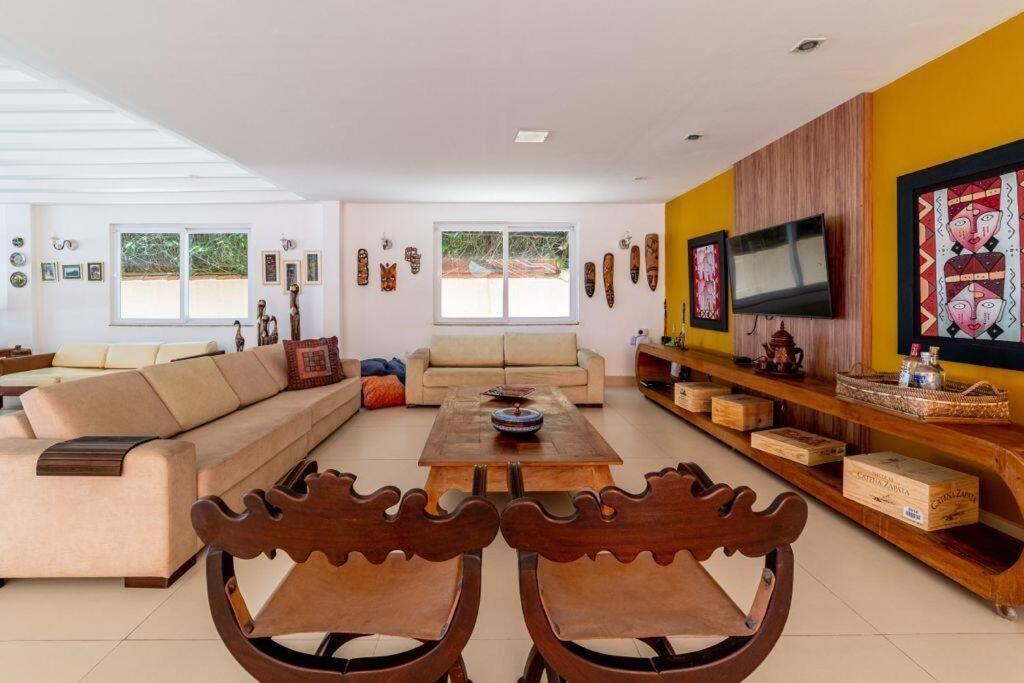Mansão Pé na Areia da Praia de Geribá com Seis Suítes Por Luxury Rentals