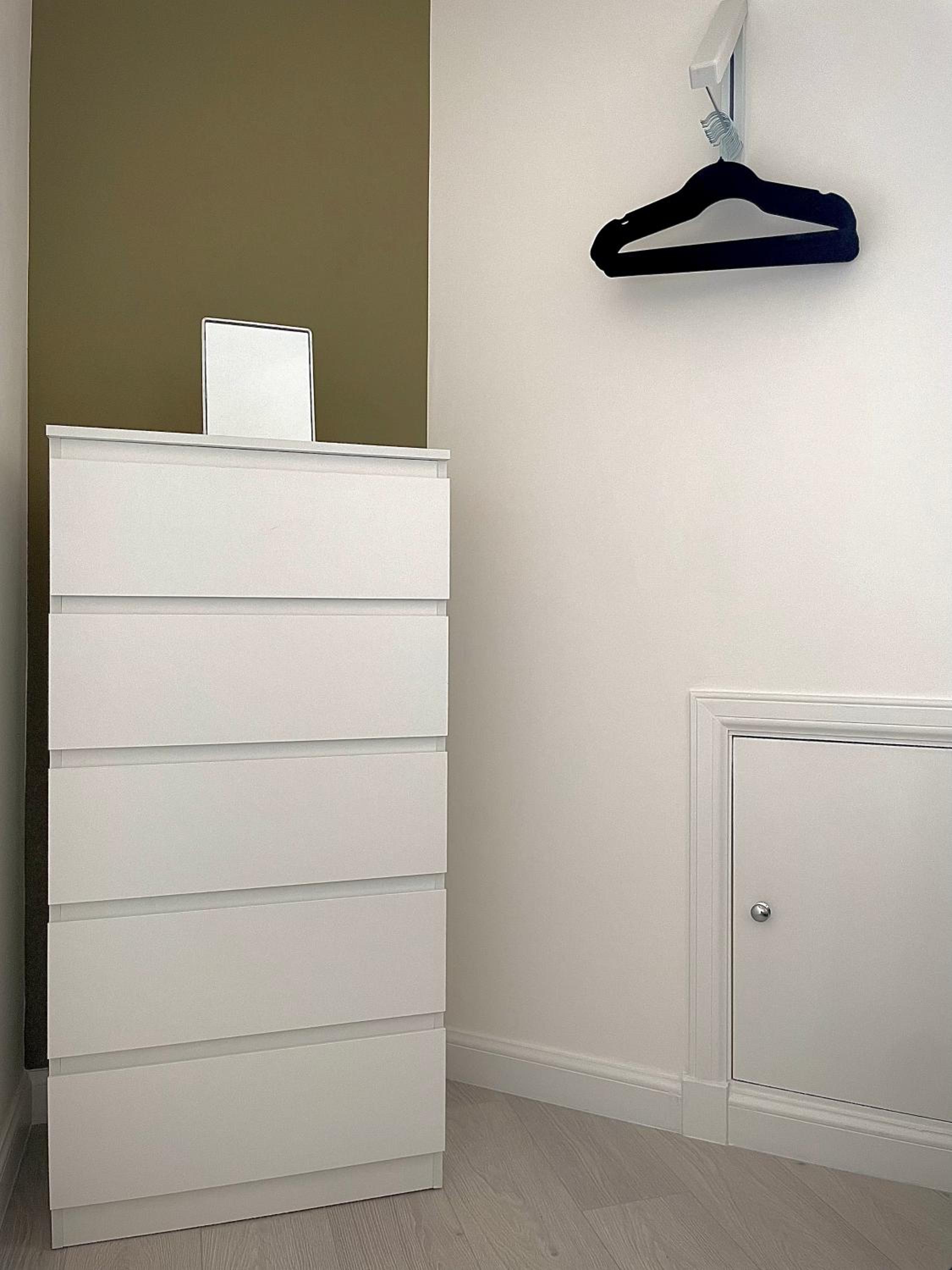 Central 2-bedroom apartment, Montrose view 5