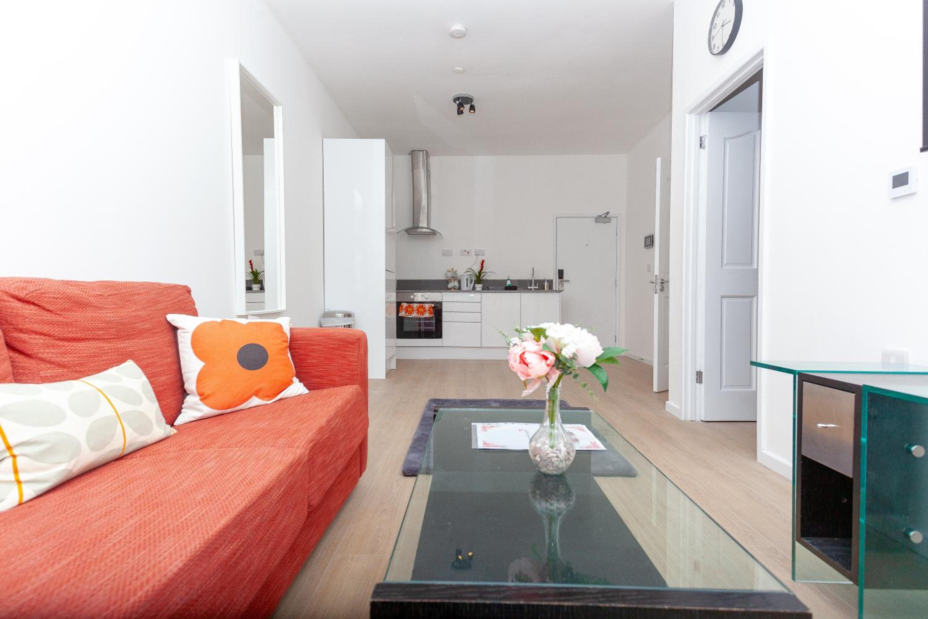 One Bedroom apartment Serviced apartment Smethwick flat 319 view 2