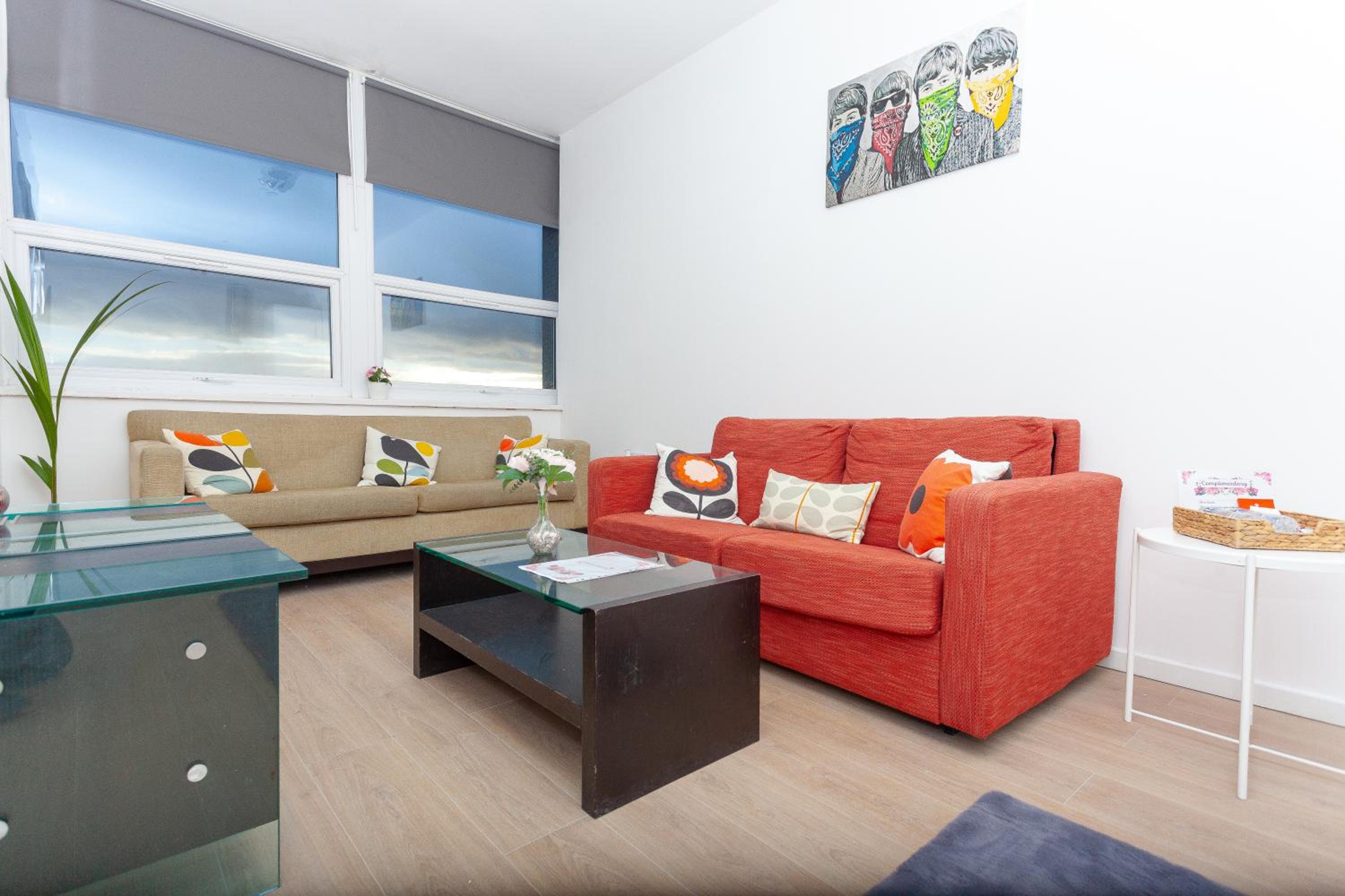 One Bedroom apartment Serviced apartment Smethwick flat 319 view 5