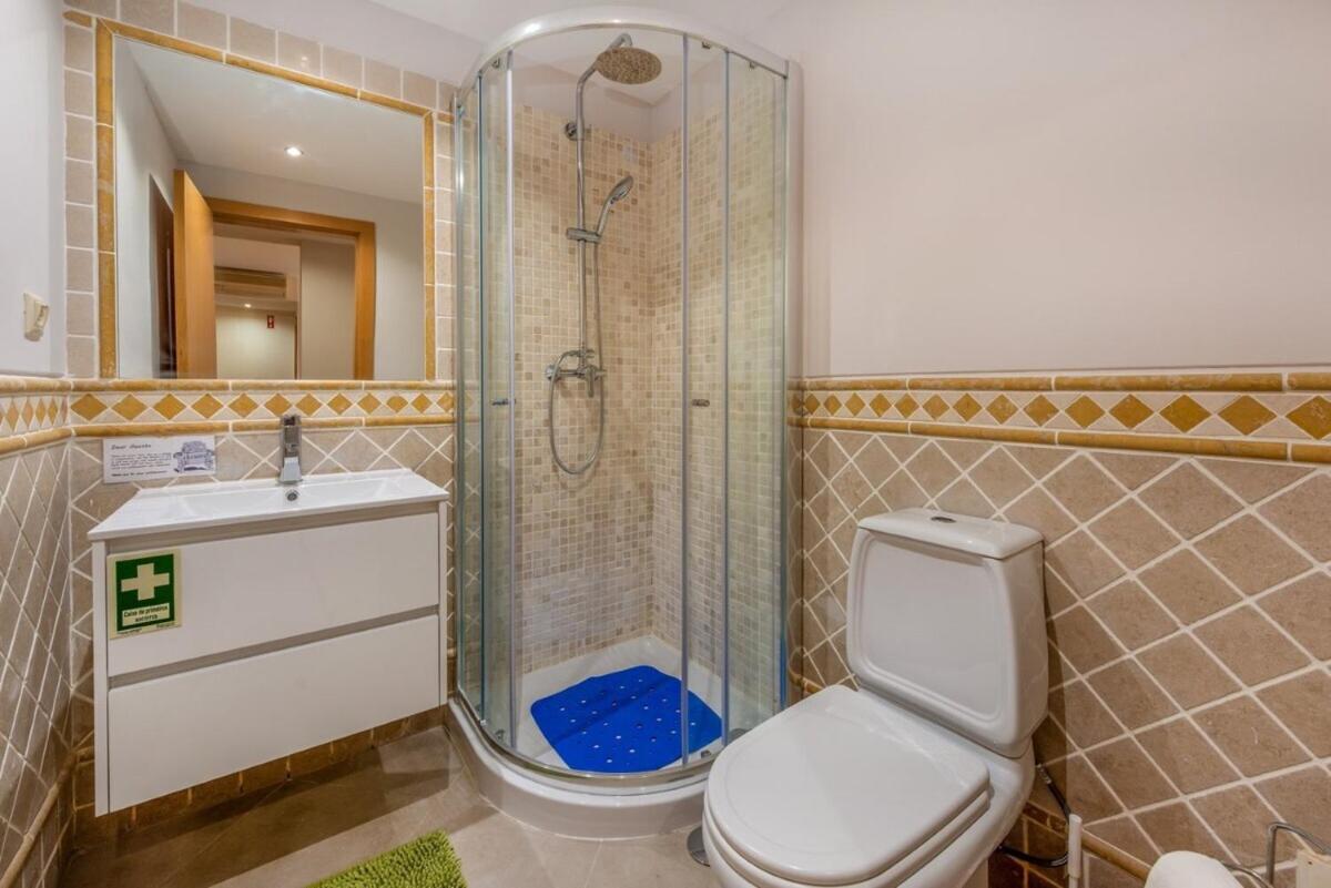 3-bedroom ground floor Apartment with Communal Pool in the heart of Alvor AT07 view 3