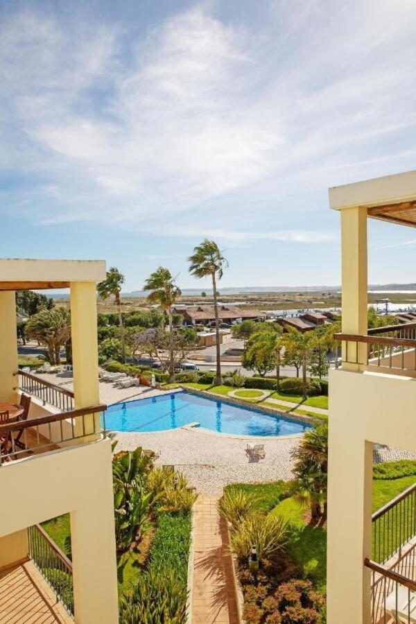 3-bedroom ground floor Apartment with Communal Pool in the heart of Alvor AT07 view 4