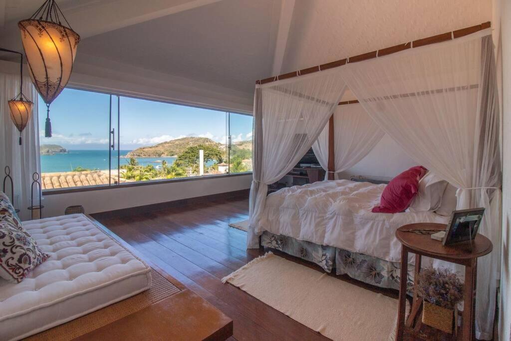 Mansão Imponente com Seis Suítes a 1min das Areias Praia da Ferradura Por Luxury Rentals