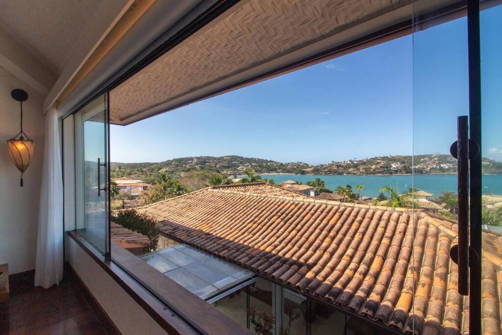 Mansão Imponente com Seis Suítes a 1min das Areias Praia da Ferradura Por Luxury Rentals