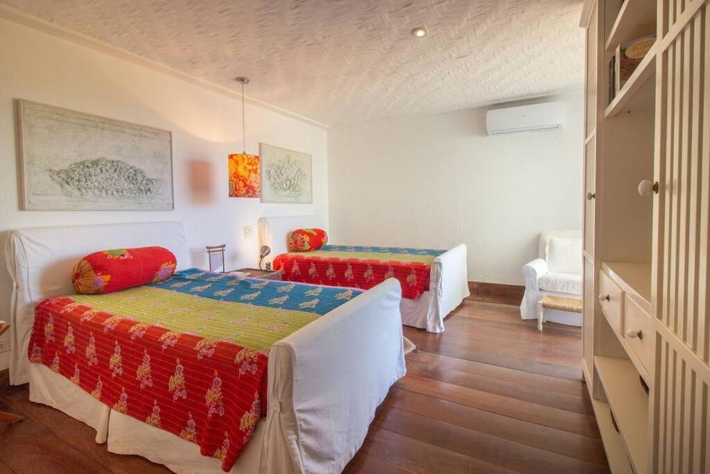 Mansão Imponente com Seis Suítes a 1min das Areias Praia da Ferradura Por Luxury Rentals