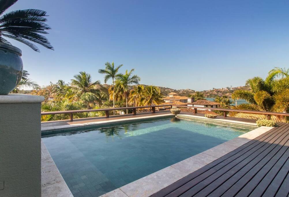 Mansão Imponente com Seis Suítes a 1min das Areias Praia da Ferradura Por Luxury Rentals