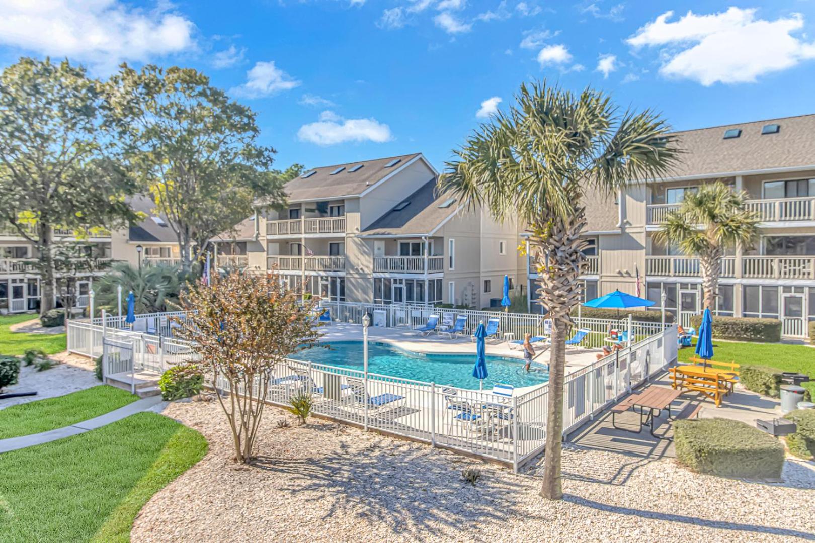 Beautifully Updated 1 Bedroom Condo-Golf Colony 19-D-Only 2 Miles To The Beach! view 4