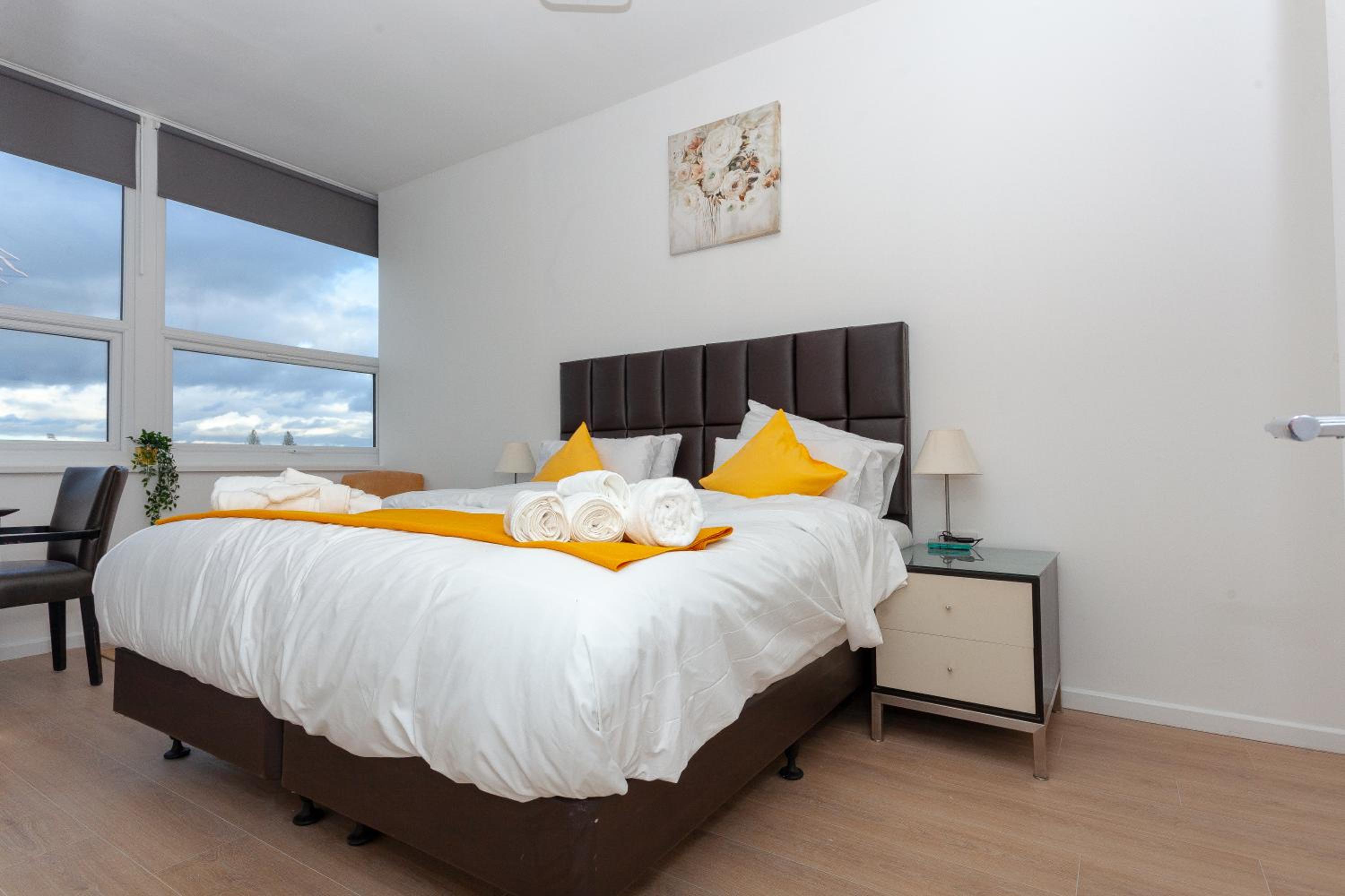 One Bedroom apartment Serviced apartment Smethwick flat 309 view 3