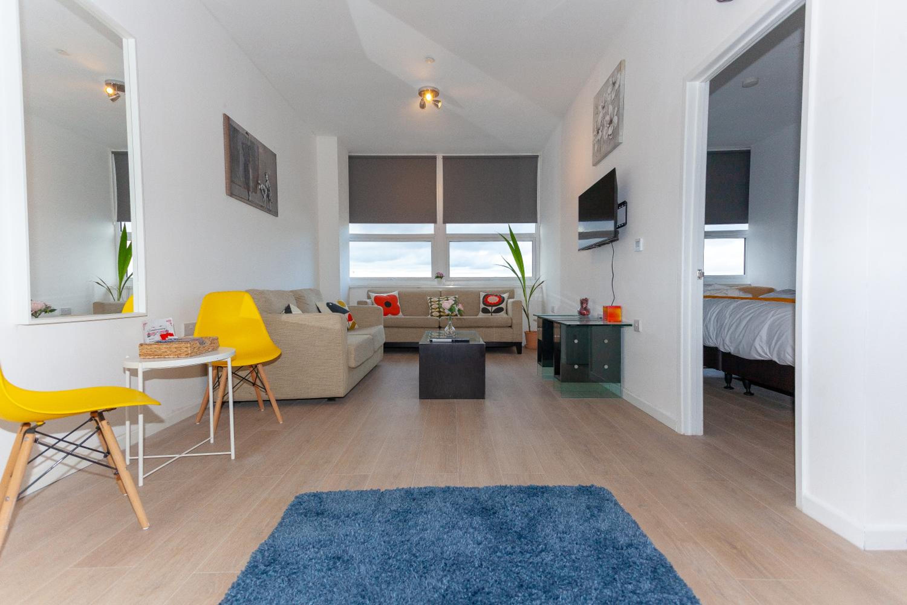 One Bedroom apartment Serviced apartment Smethwick flat 309 view 5