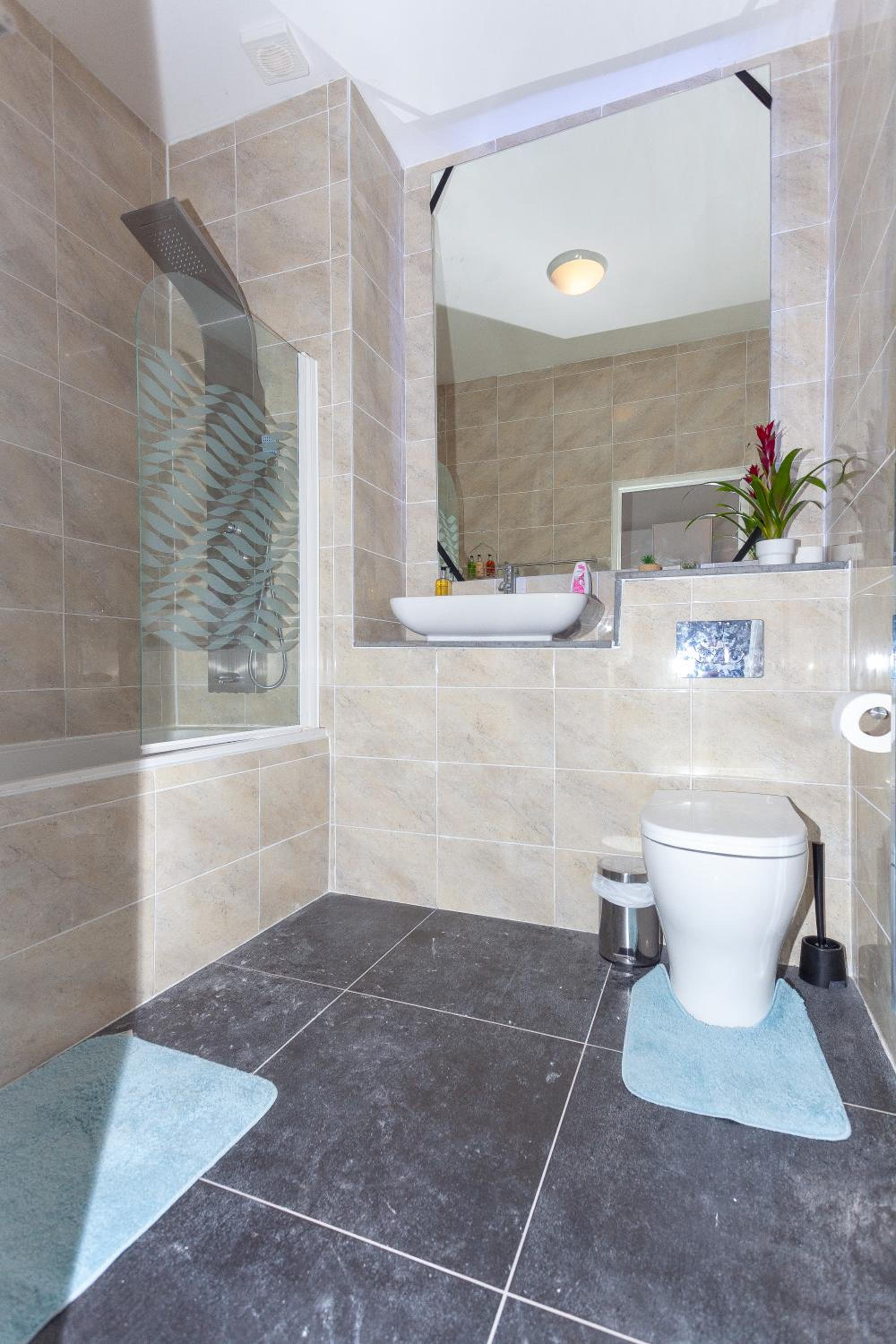 One bedroom serviced apartment Smethwick F312