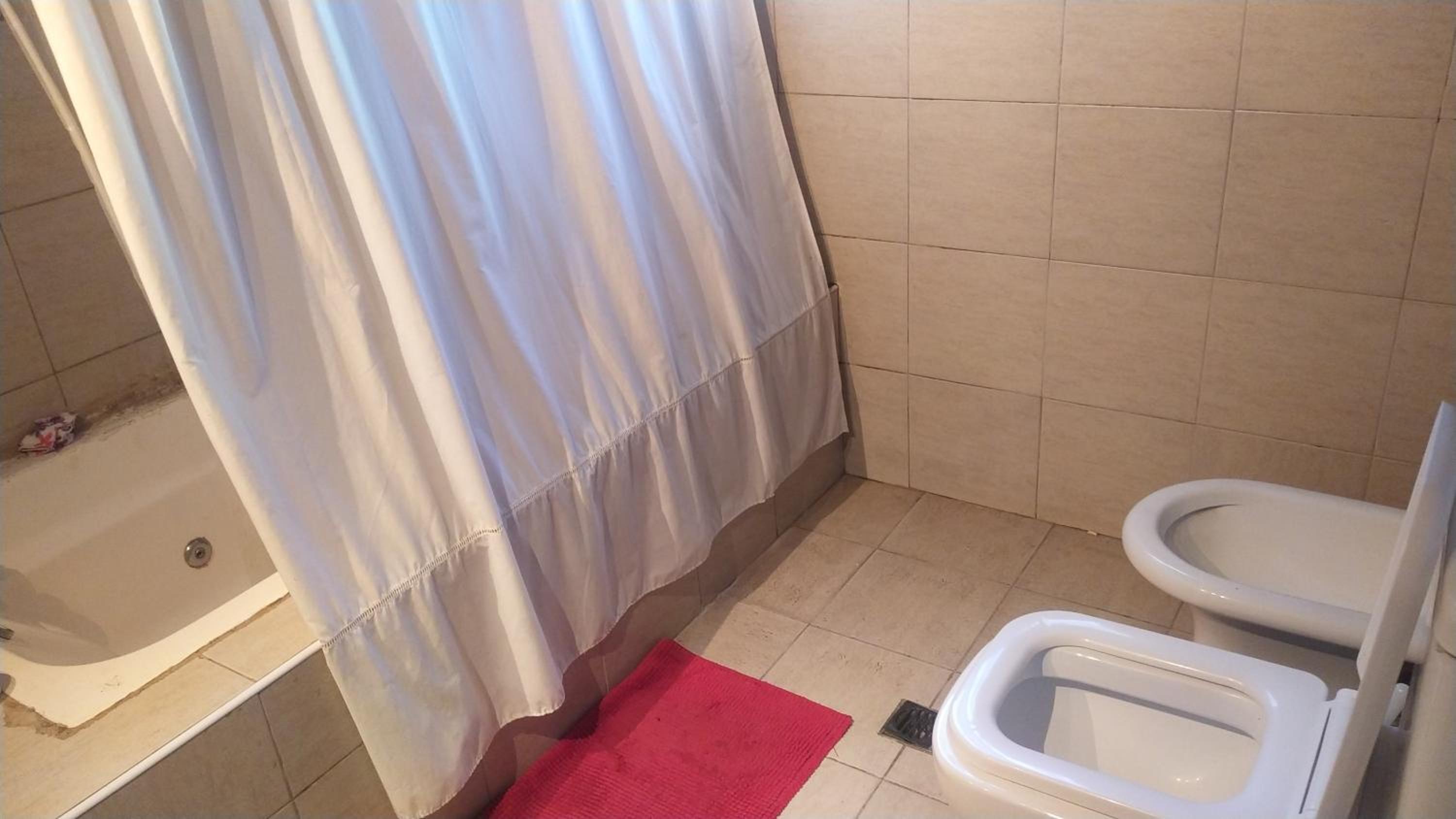 Ideal Casa de 2 Pisos Con Quincho Y Pileta