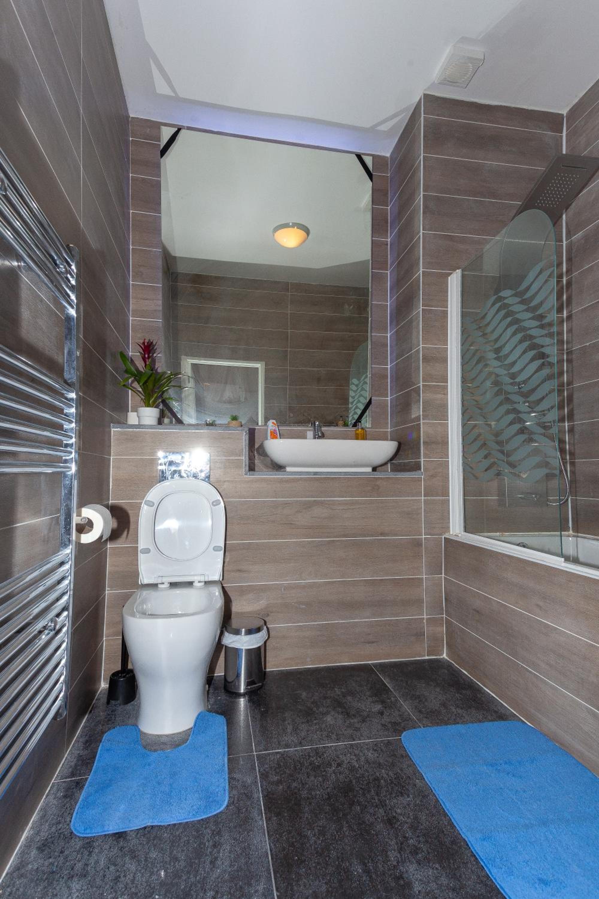 One bedroom serviced apartment Smethwick Flat 314 view 5