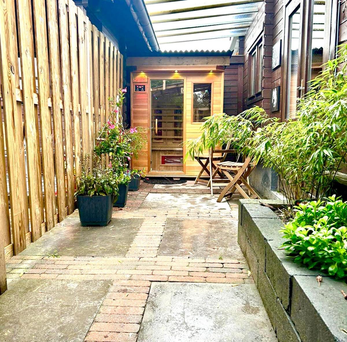 Jungle style lodge with jacuzzi ,sauna and garden near Amsterdam - Property Image 33
