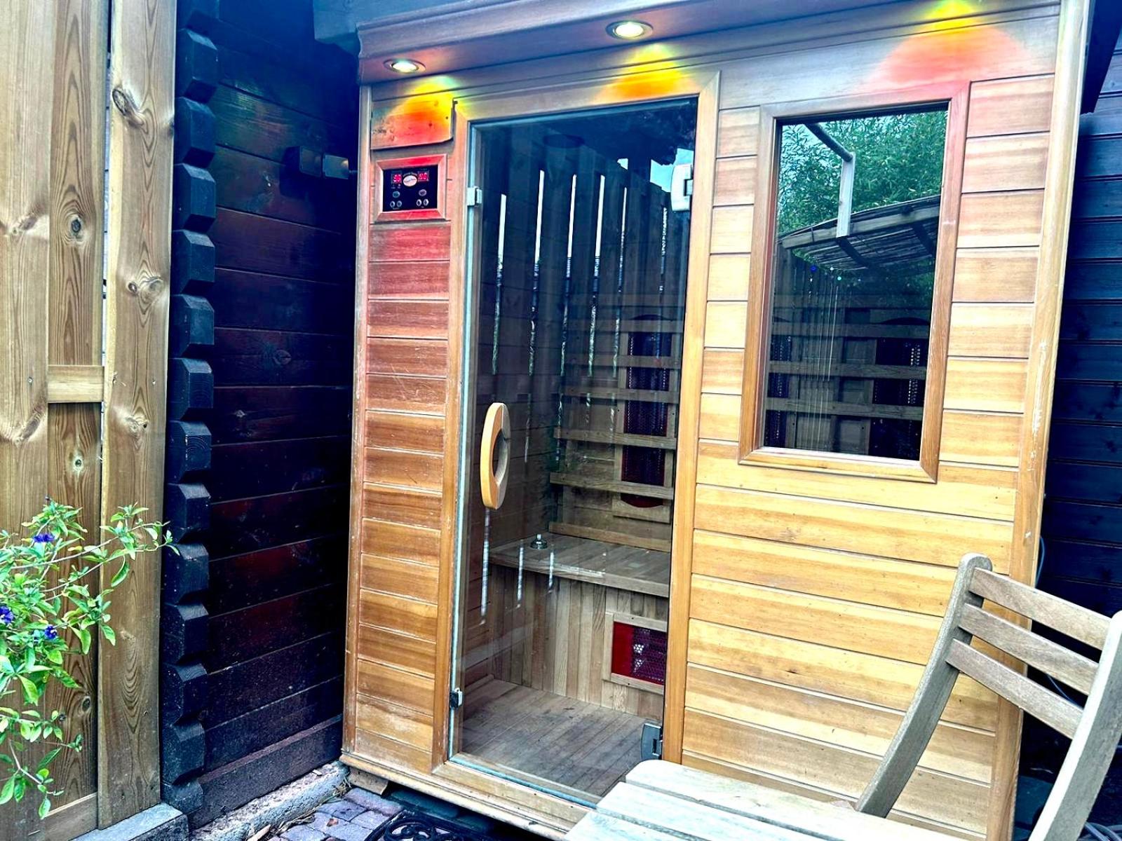 Jungle style lodge with jacuzzi ,sauna and garden near Amsterdam - Property Image 31