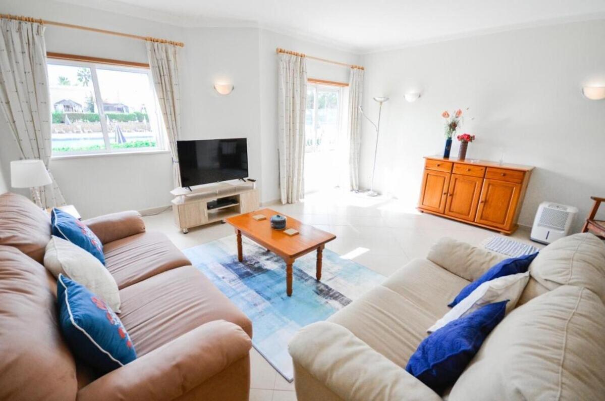 Pool View 2 bedroom 1st floor apartment, Oasis Parque near Alvor AT14 view 5