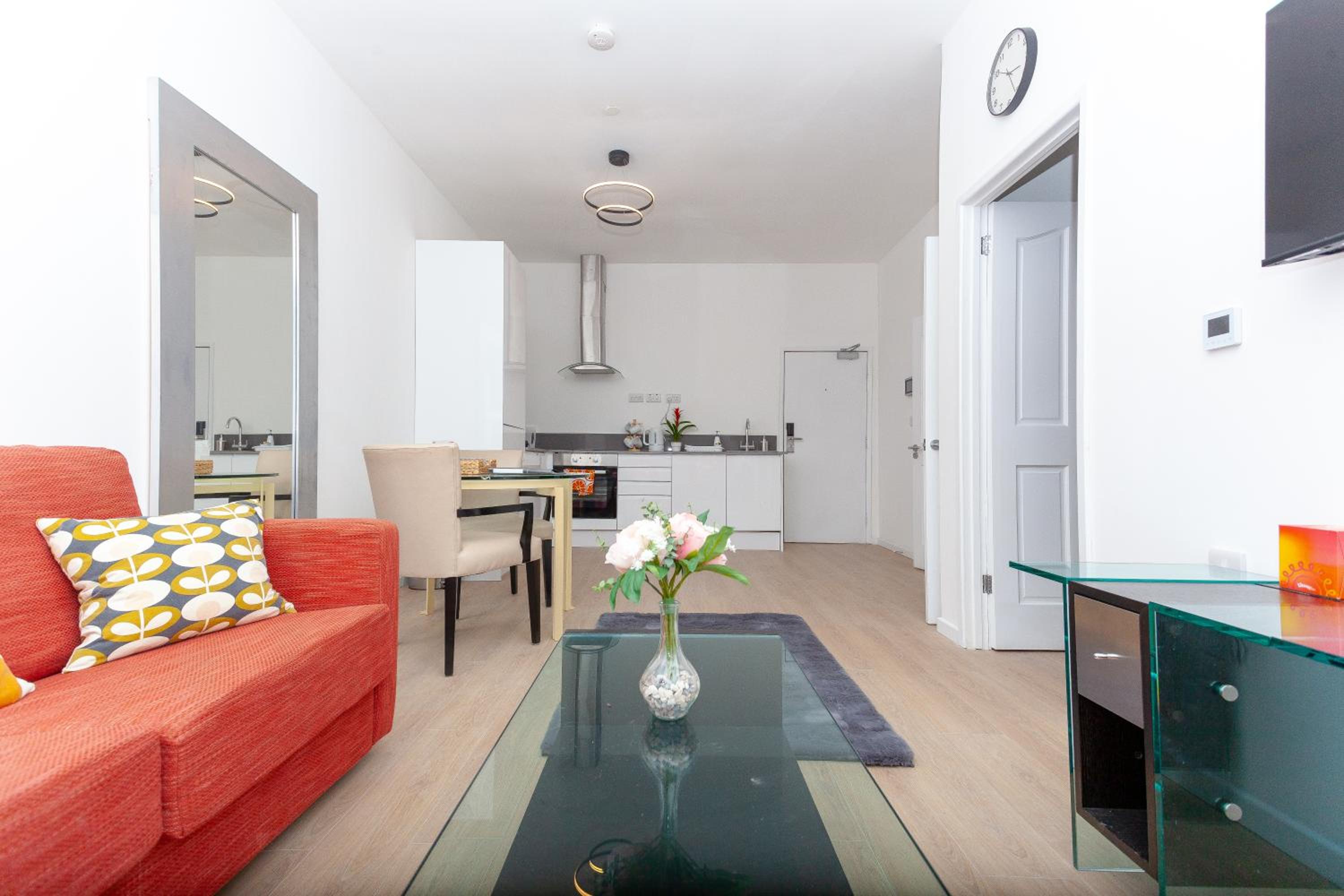 One Bedroom apartment Serviced apartment Smethwick flat 315 view 5
