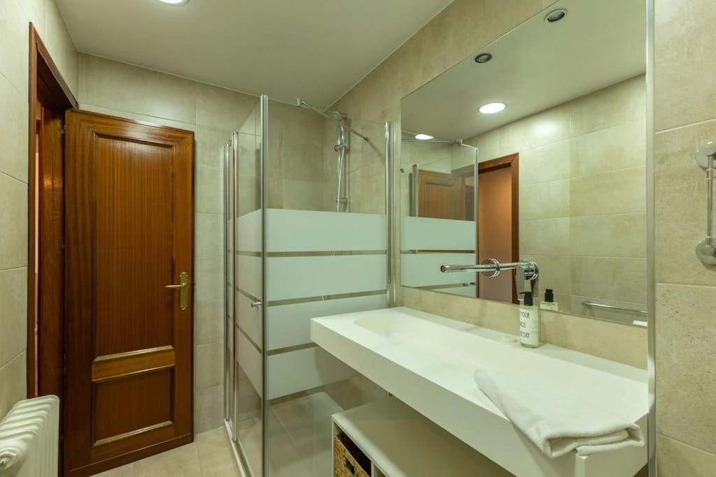 Santa Cruz Refinadores Suite by Valcambre