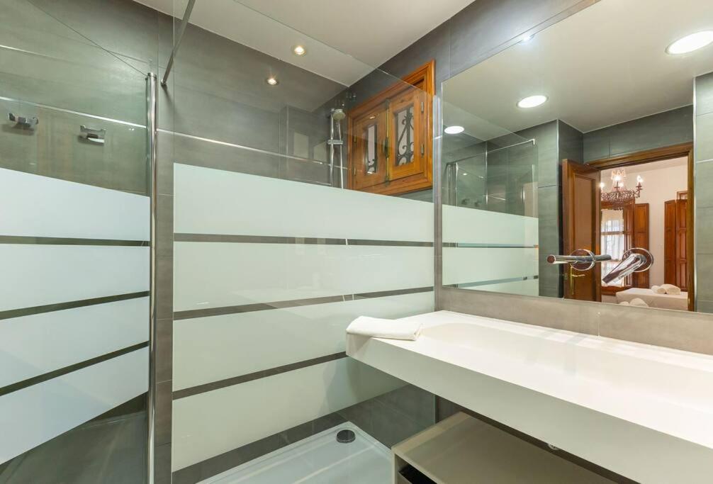 Santa Cruz Refinadores Suite by Valcambre