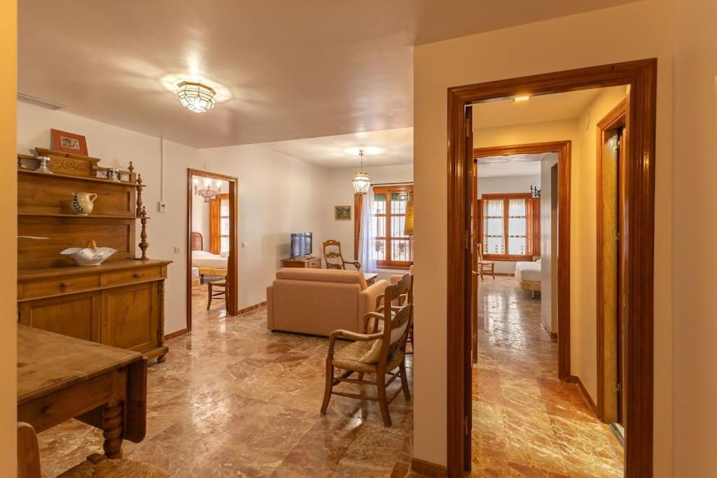 Santa Cruz Refinadores Suite by Valcambre