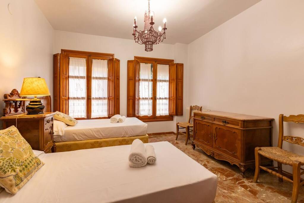 Santa Cruz Refinadores Suite by Valcambre