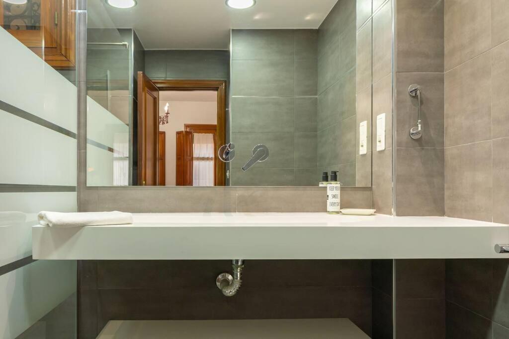 Santa Cruz Refinadores Suite by Valcambre