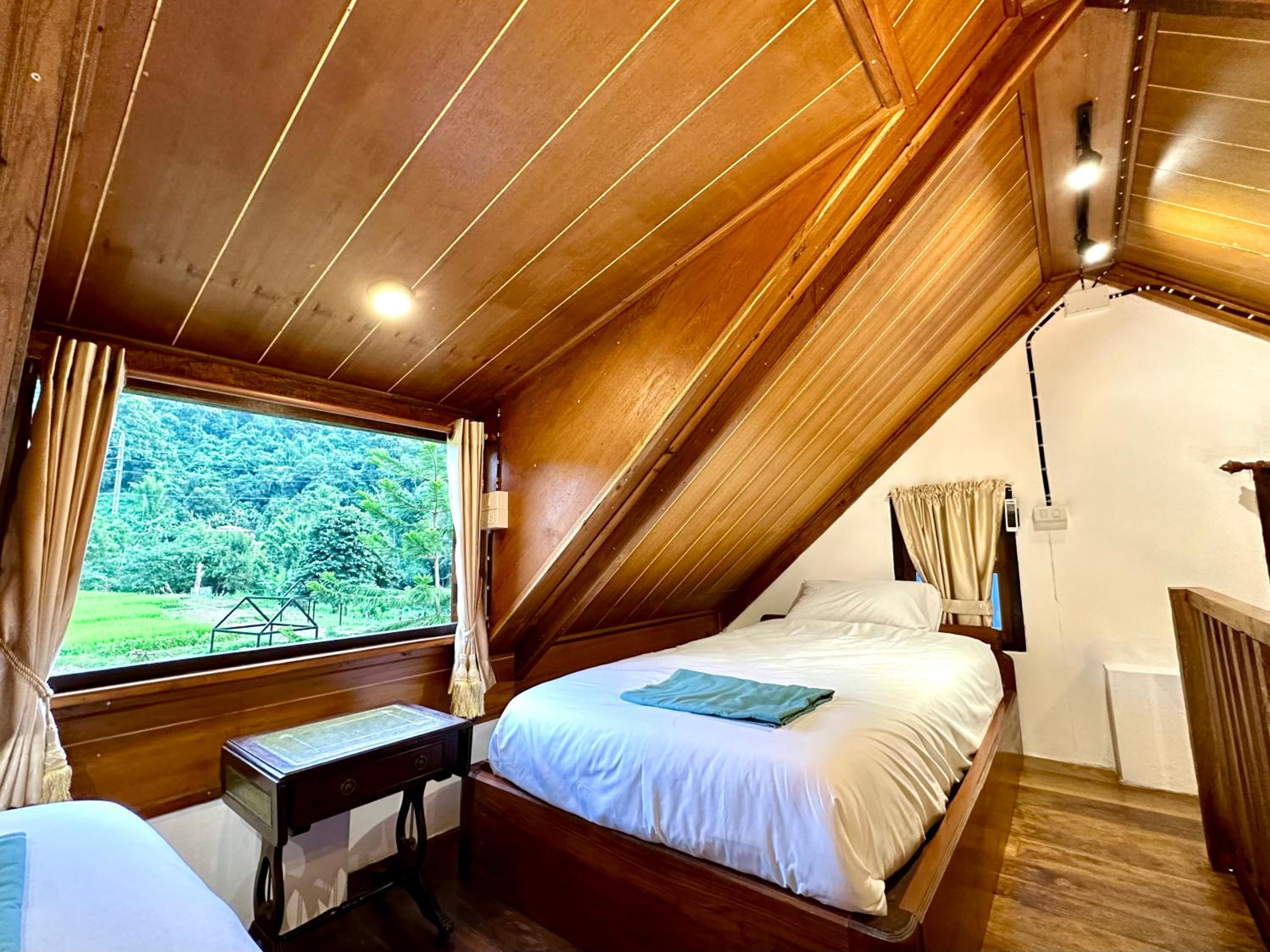 Ban Kaew Mo Ra Glamping & Restaurant view 4