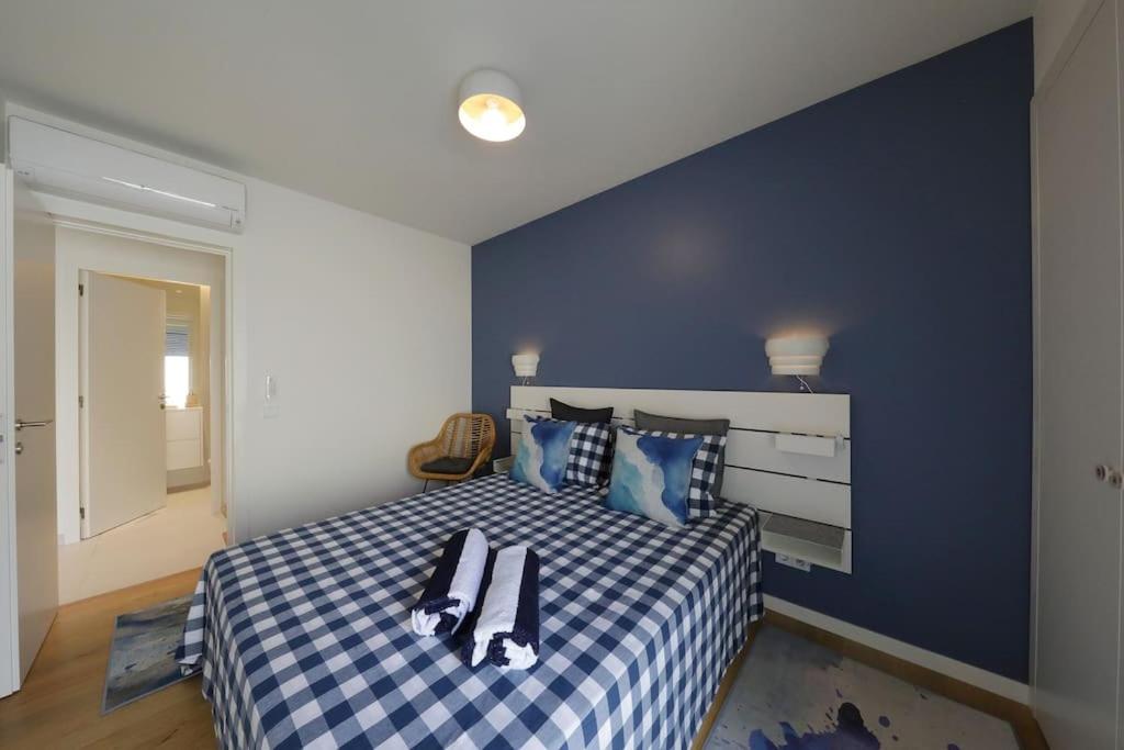 Stylish 2BR Apt w- Pool & Gym, Steps To Ria Formosa view 3