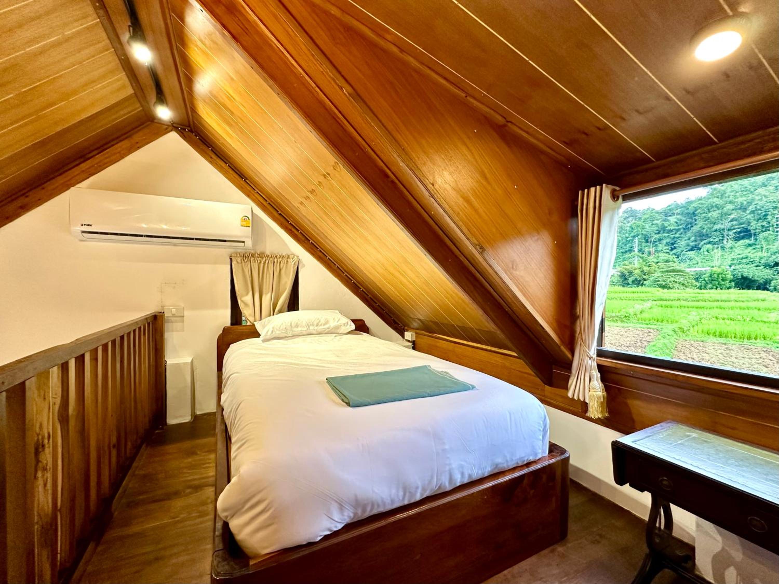 Ban Kaew Mo Ra Glamping & Restaurant view 2
