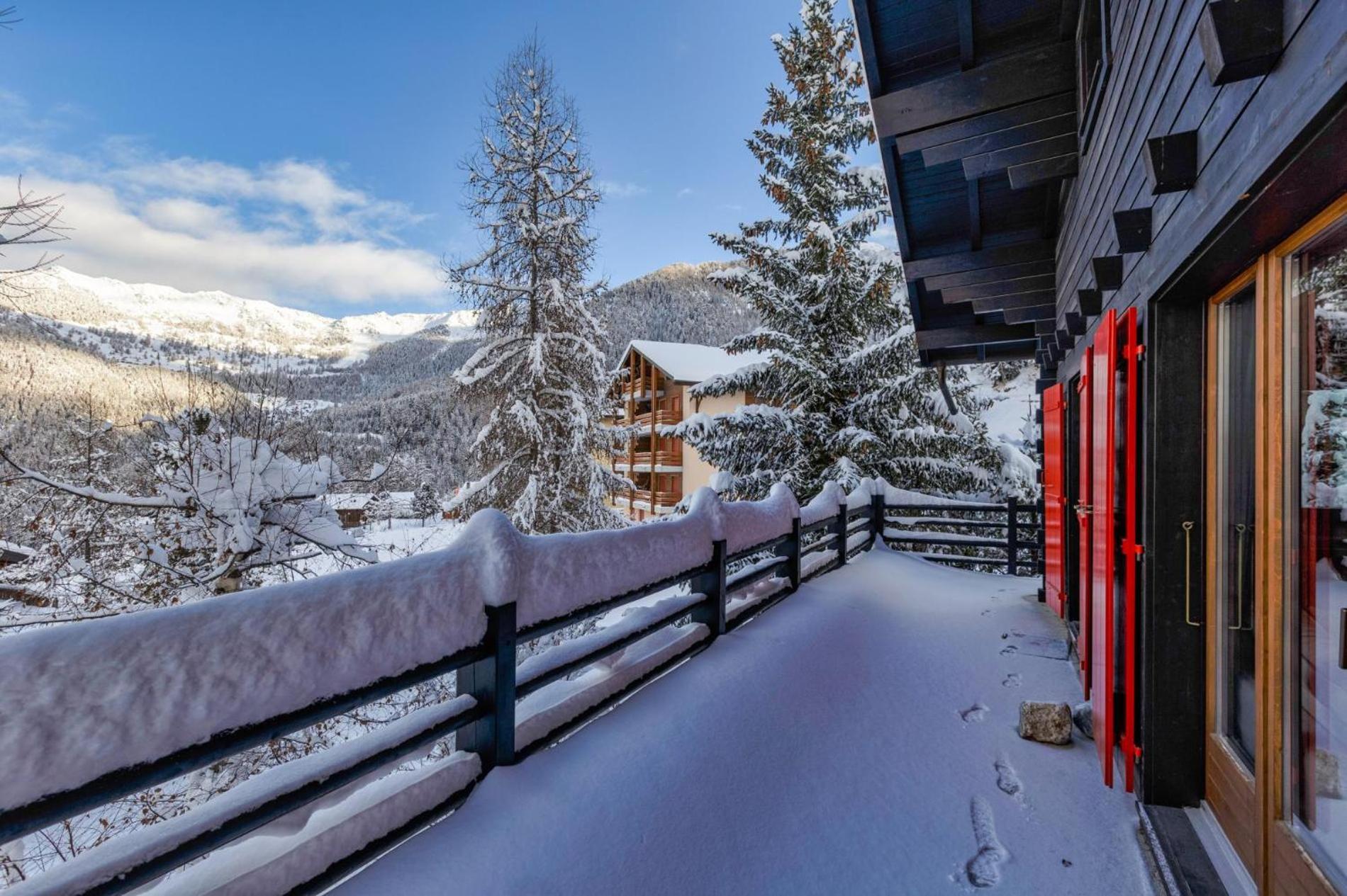 Chalet Les Jeunes - Swiss Ski Chalet with amazing views 8pax
