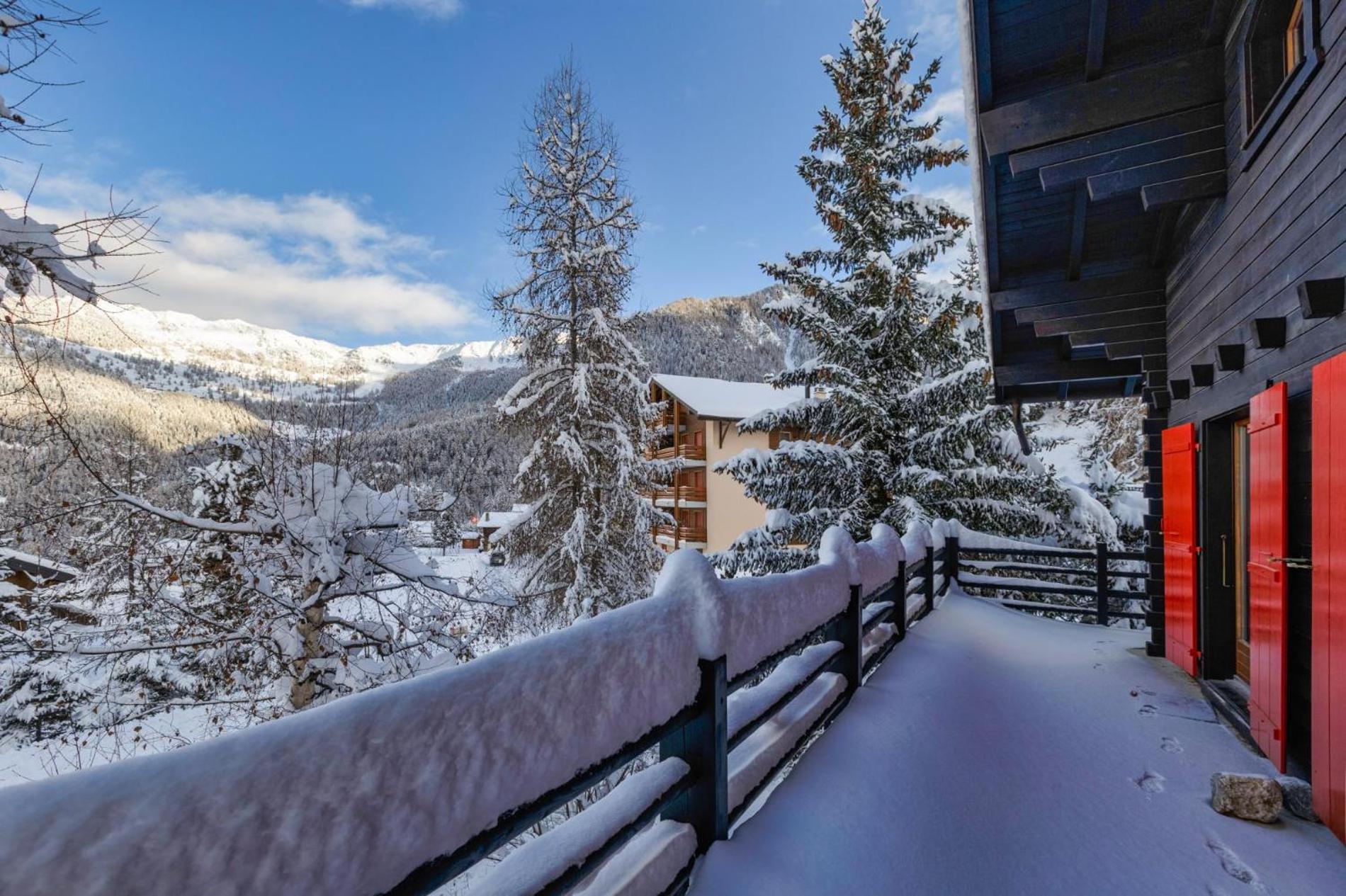 Chalet Les Jeunes - Swiss Ski Chalet with amazing views 8pax
