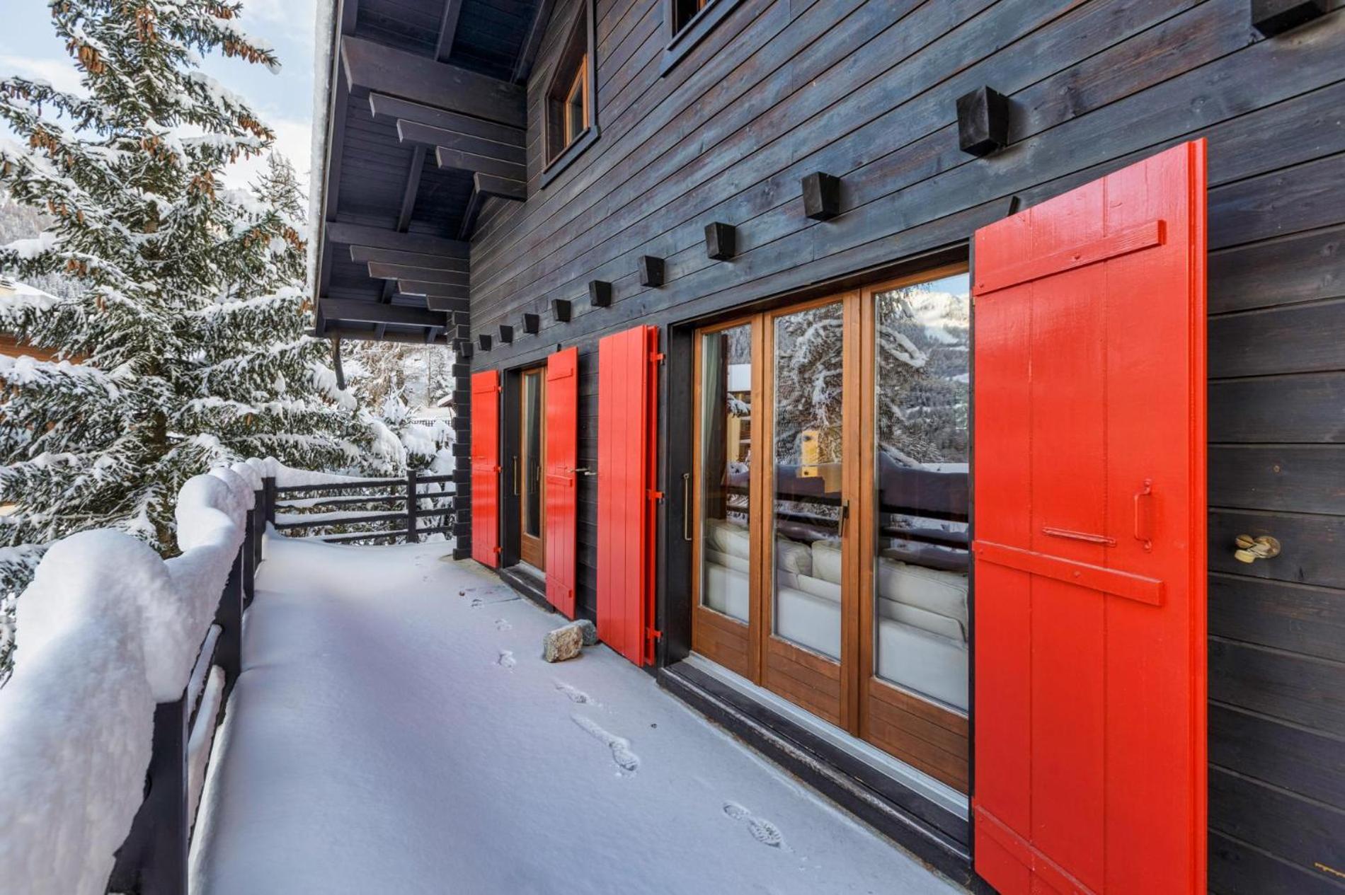 Chalet Les Jeunes - Swiss Ski Chalet with amazing views 8pax