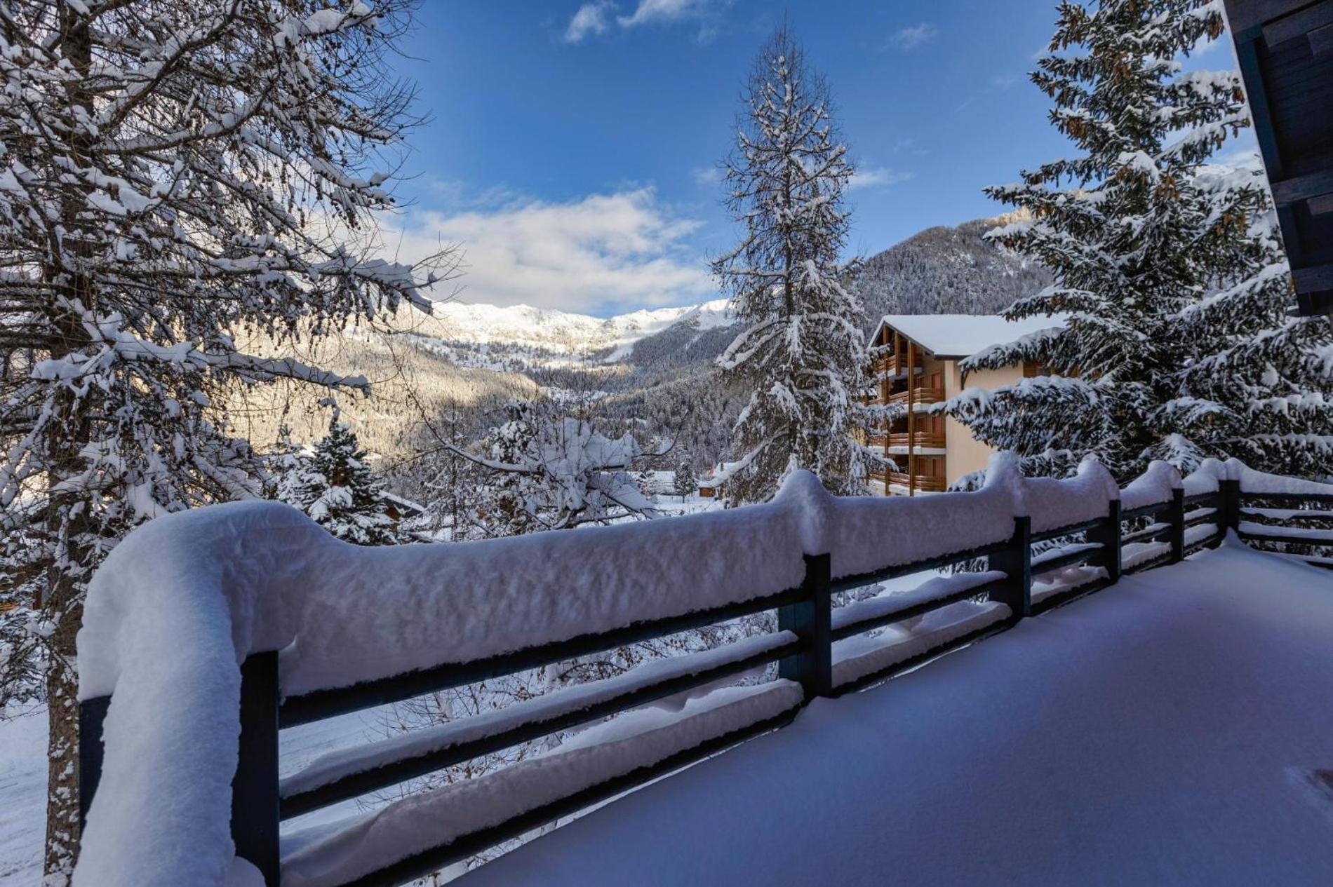Chalet Les Jeunes - Swiss Ski Chalet with amazing views 8pax
