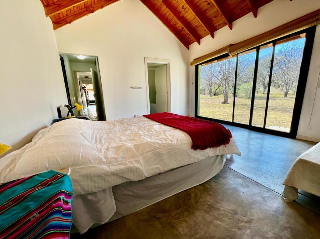 CASALINDA EN LA MONTAÑA CON PISCINA y WIFI