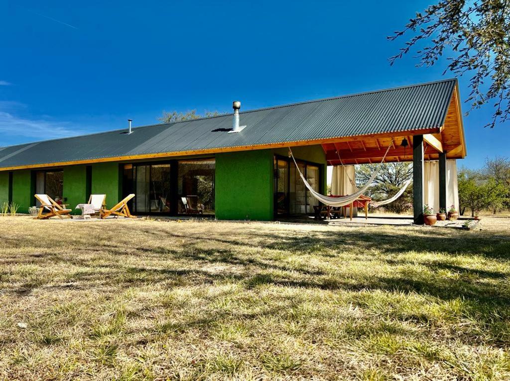CASALINDA EN LA MONTAÑA CON PISCINA y WIFI