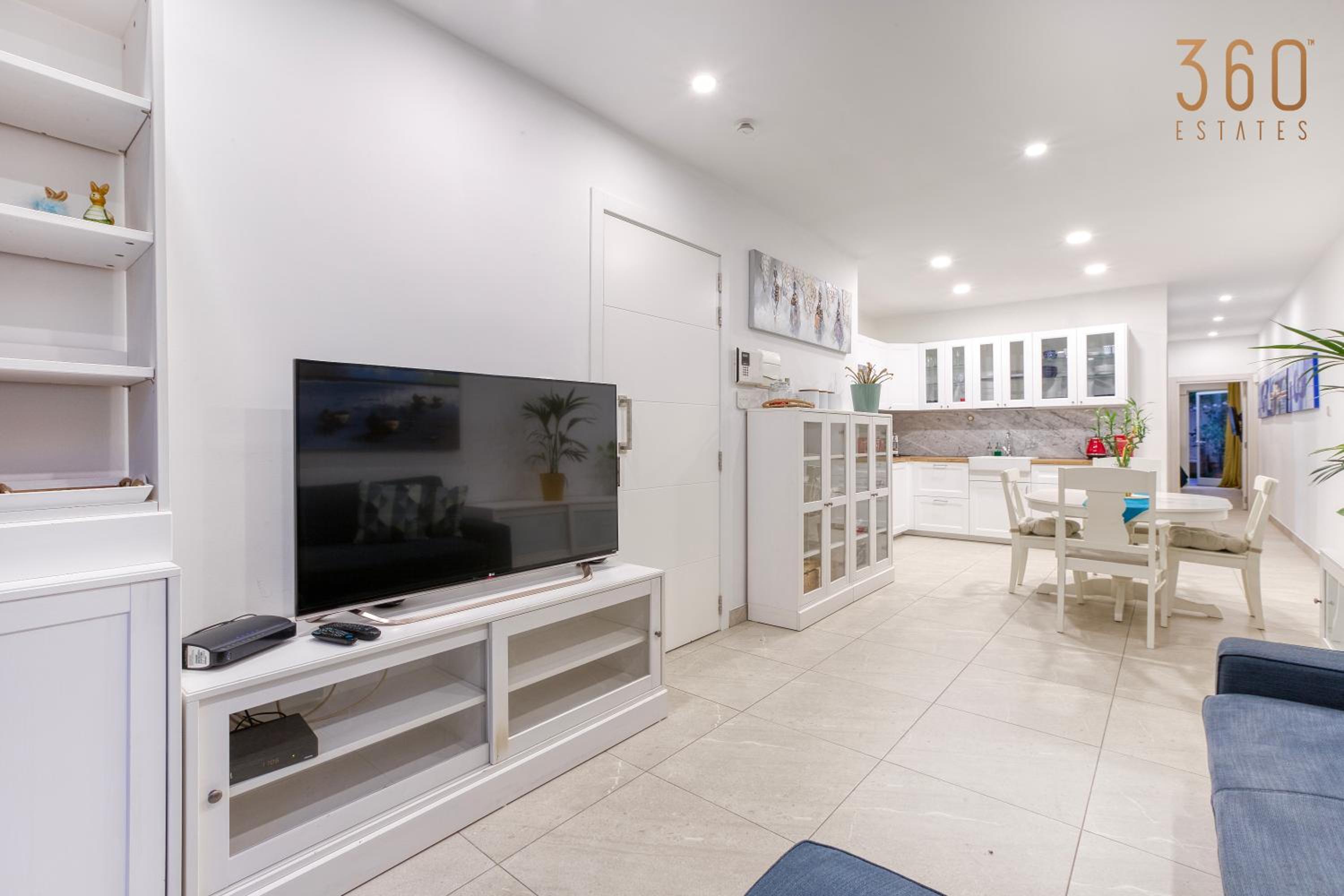 A lovely 2BR maisonette with Private Terrace & BBQ by 360 Estates photo 4