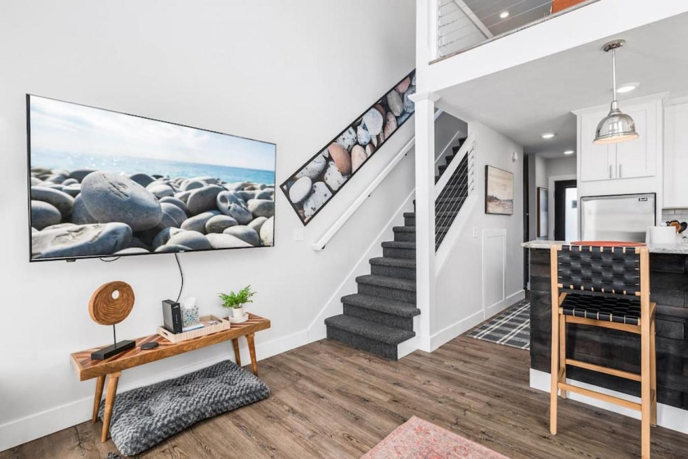 Stella Boona 1BD Loft Condo Downtown Wineries Beaches