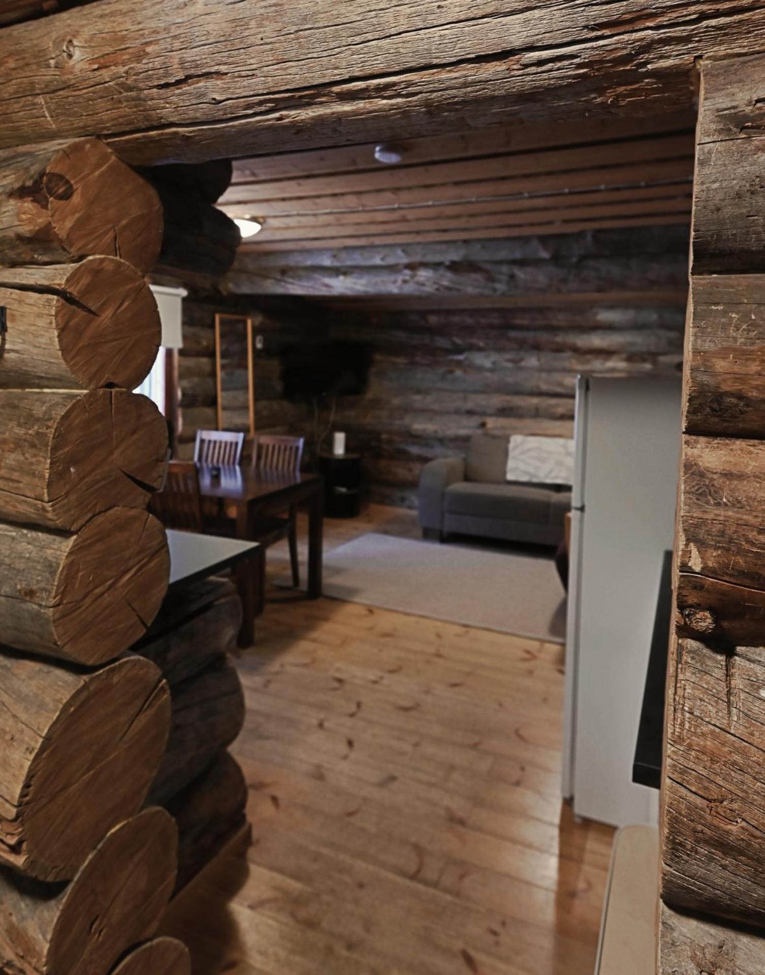 Classic Log Cabin Ski-in Ski-out view 4